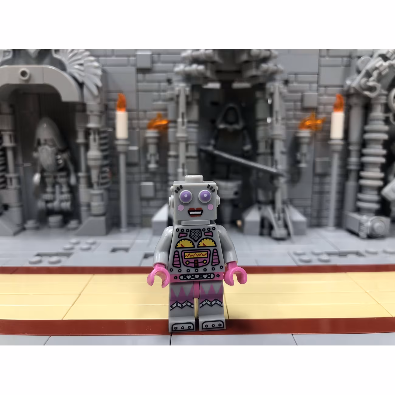 Lady Robot, Series 11 (Minifigure Only without Stand and Accessories) Lady Robot, Series 11 (Minifigure Only without Stand and Accessories)