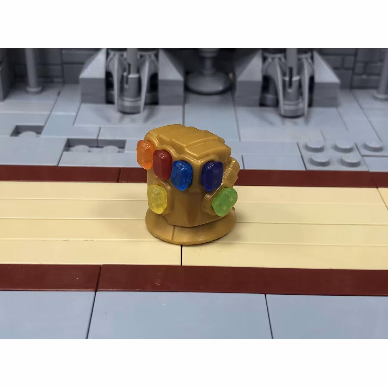 Hand Large Minifigure Left, Infinity Gauntlet Hand Large Minifigure Left, Infinity Gauntlet