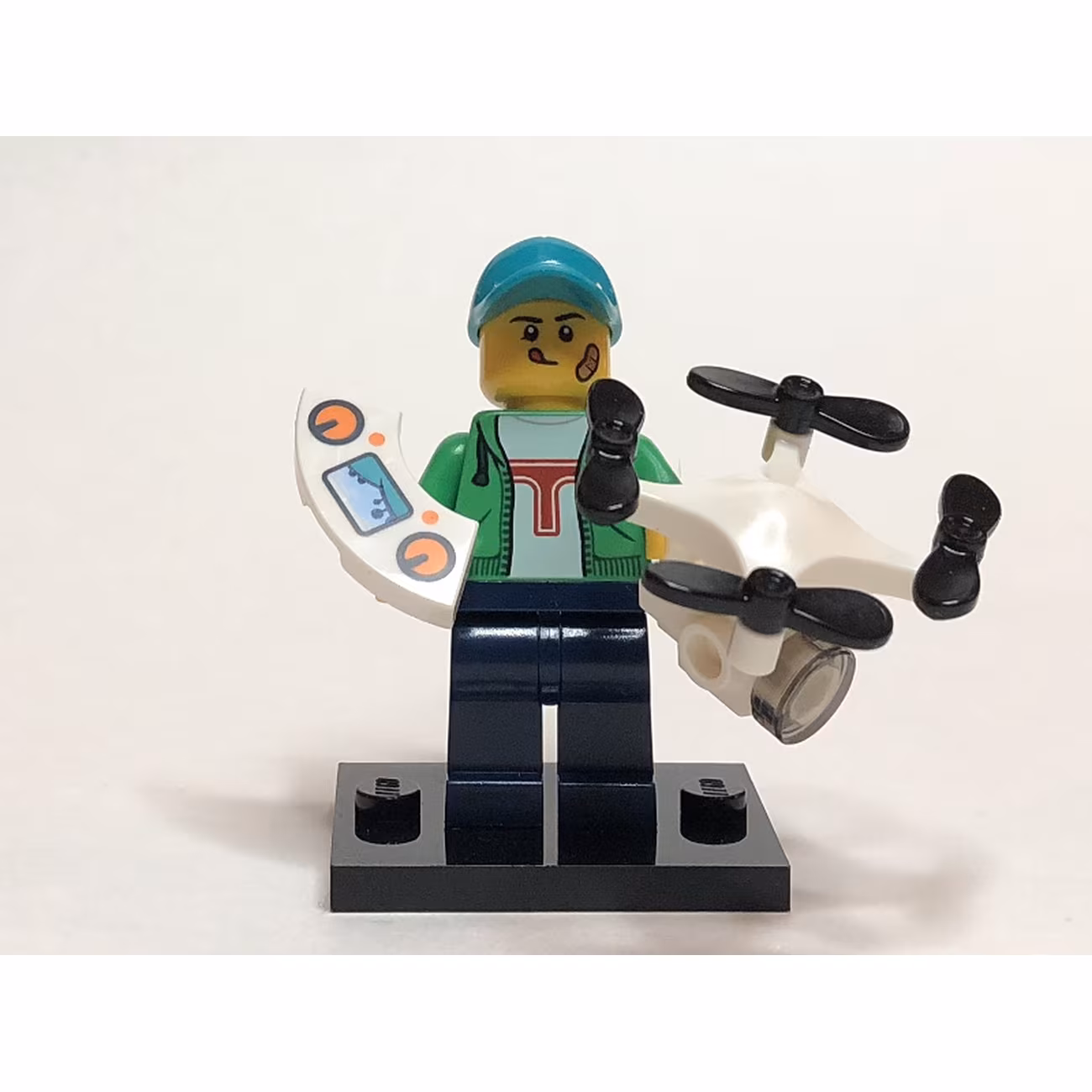 Drone Boy, Series 20 (Complete Set with Stand and Accessories) Drone Boy, Series 20 (Complete Set with Stand and Accessories)