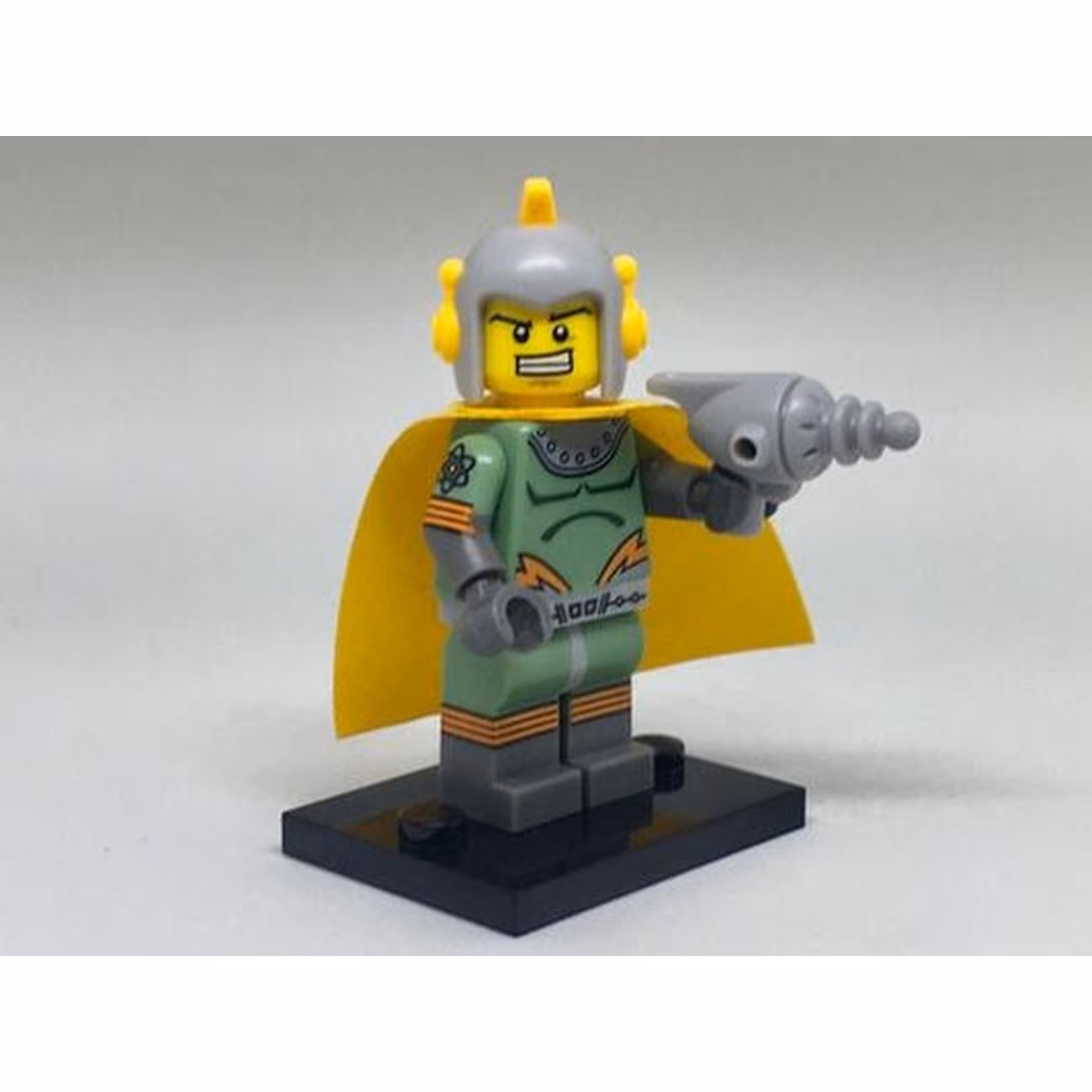 Retro Space Hero, Series 17 (Complete Set with Stand and Accessories) Retro Space Hero, Series 17 (Complete Set with Stand and Accessories)