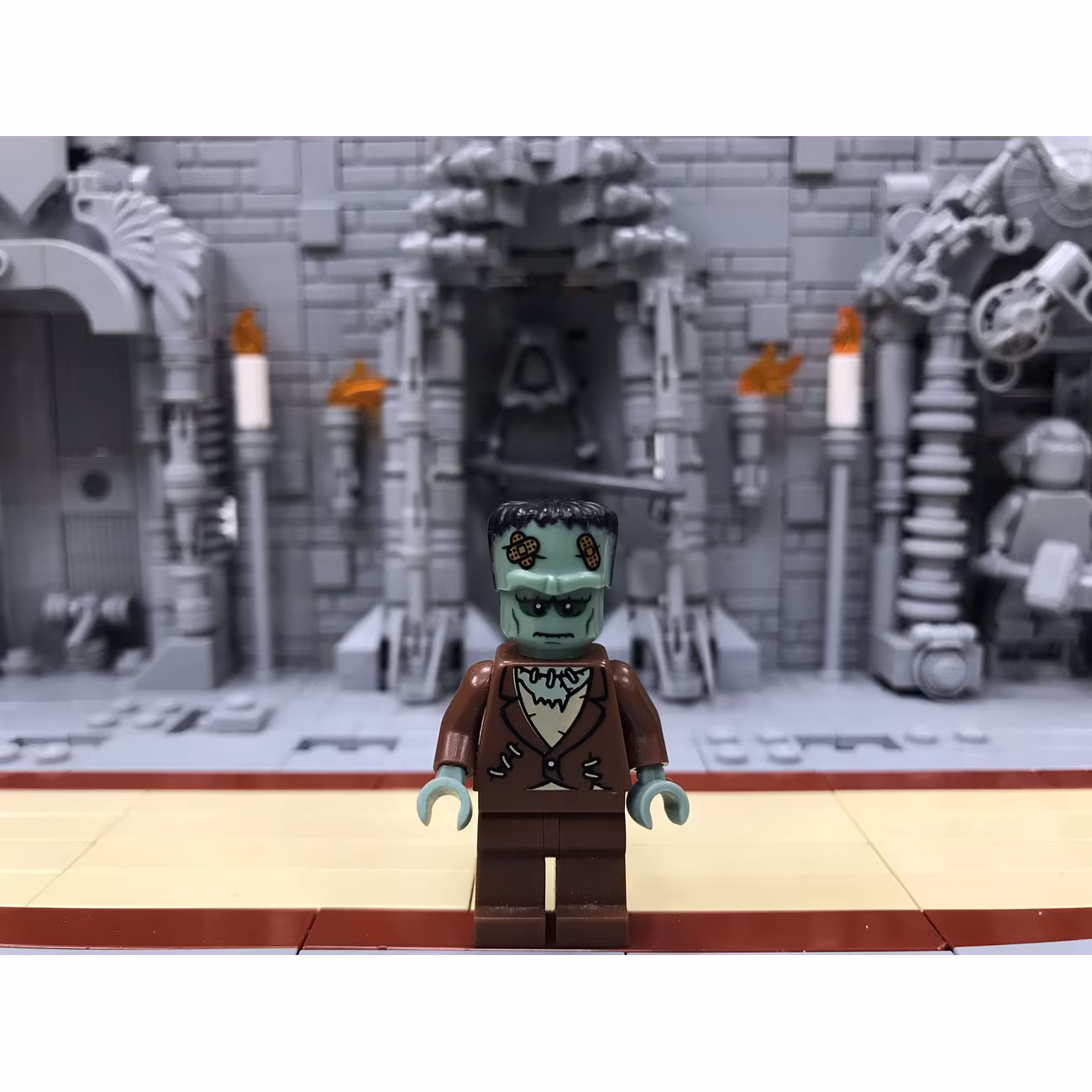 The Monster, Series 4 (Complete Set with Stand and Accessories) The Monster, Series 4 (Complete Set with Stand and Accessories)