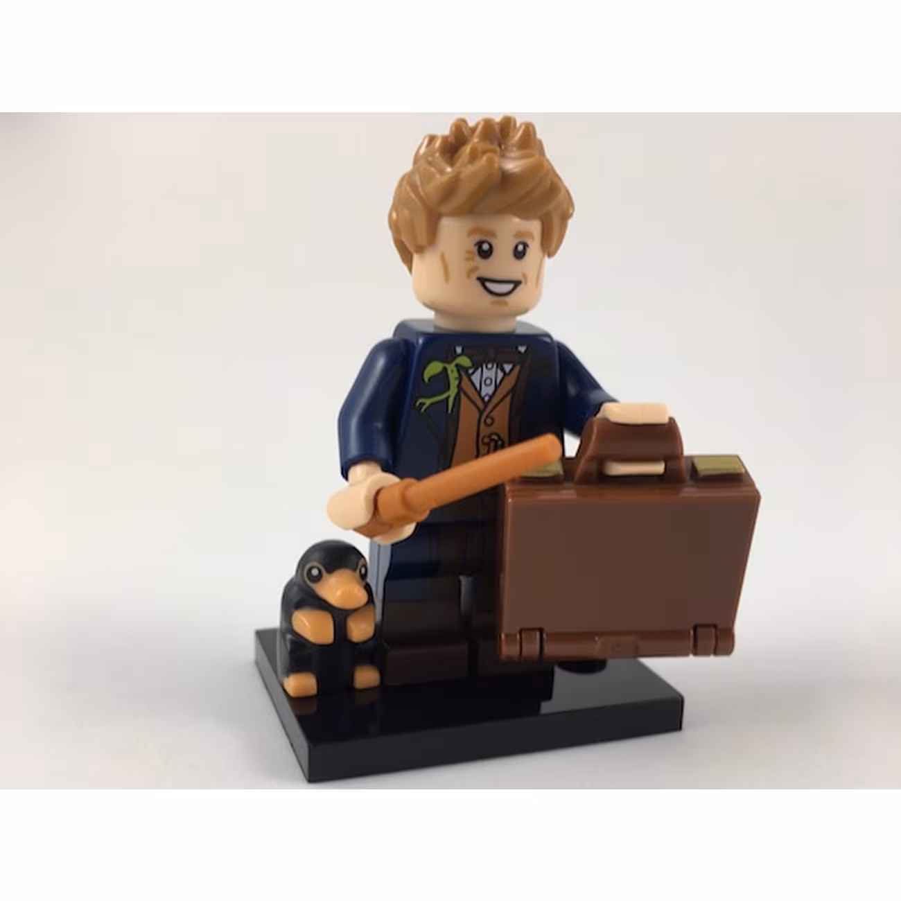 Newt Scamander, Harry Potter, Series 1 (Complete Set with Stand and Accessories) Newt Scamander, Harry Potter, Series 1 (Complete Set with Stand and Accessories)