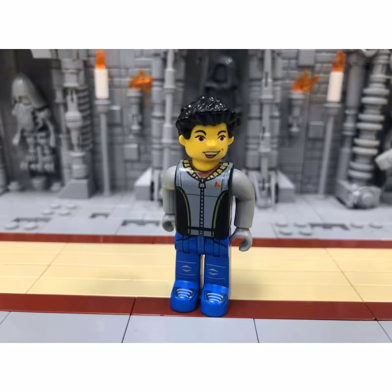 Max, Black Torso, Light Gray Arms, Blue Legs