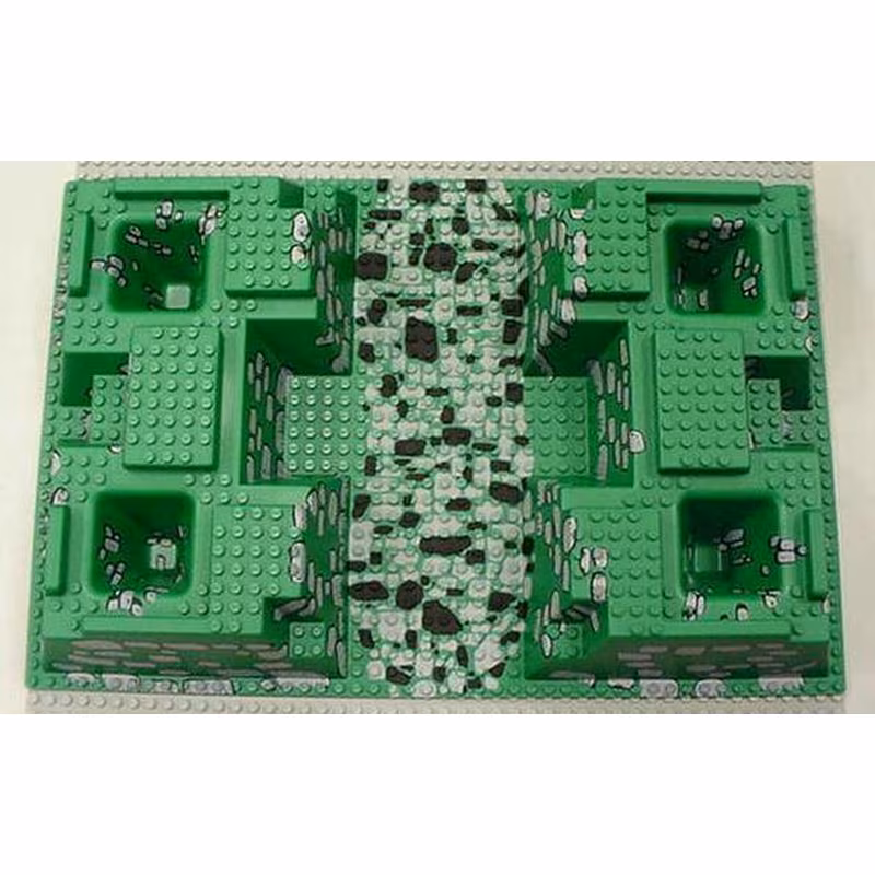 Baseplate, Raised 32 x 48 x 6 with 4 Corner Pits with Rock Path Pattern