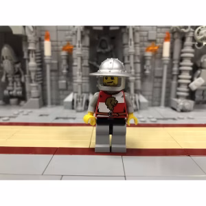 Минифигурка Lego cas513 Kingdoms - Lion Knight Quarters, Helmet with Broad Brim, Crooked Smile and Scar (Chess Pawn)